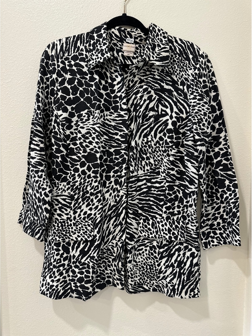 Covington Women's Medium Black and White Animal Print Linen Blend Button-Up Blou